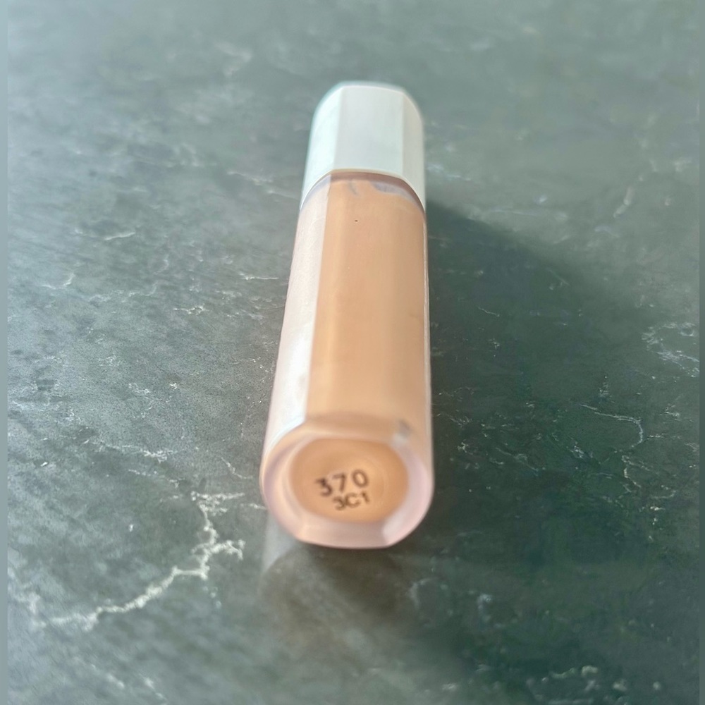 Fenty Beauty Pro Filt’r Instant Retouch Concealer- 370 - Picture 8 of 11